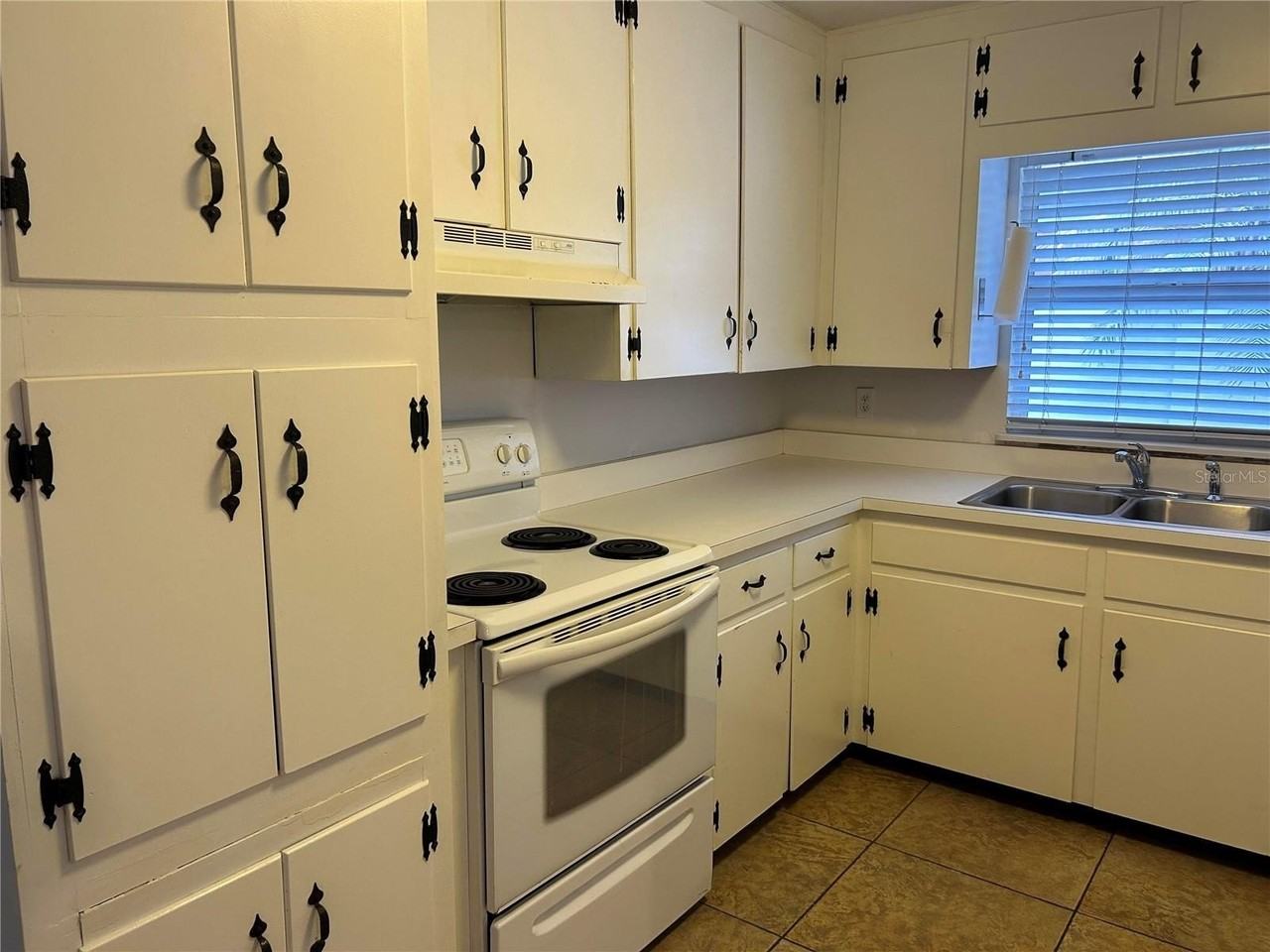 2428 Waldemere St - Photo 7 of 25