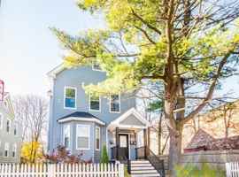 featured image of 757 Washington St #1