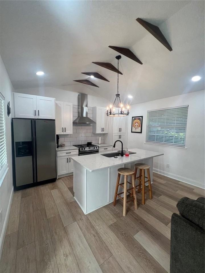 311 E Floribraska Ave #A - Photo 3 of 17