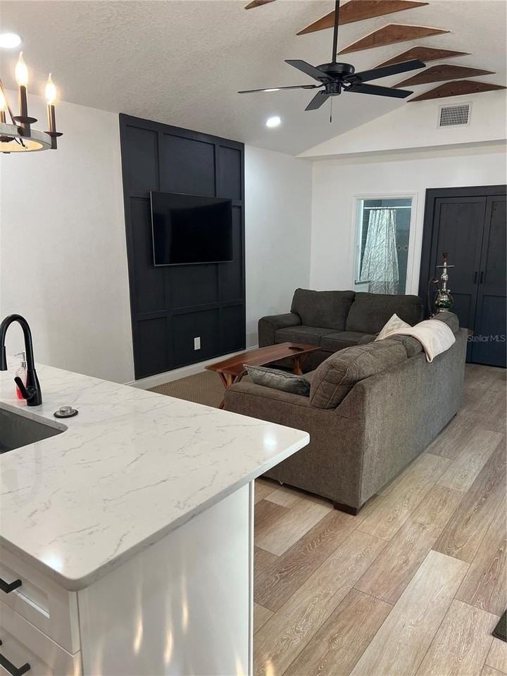 311 E Floribraska Ave #A - Photo 4 of 17