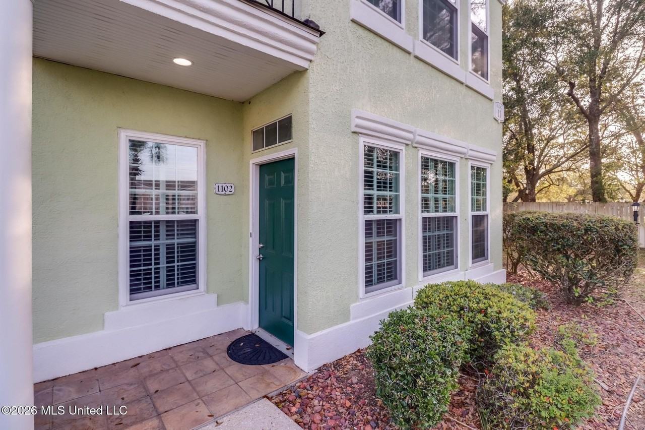 2252 Beach Dr Apt 1102