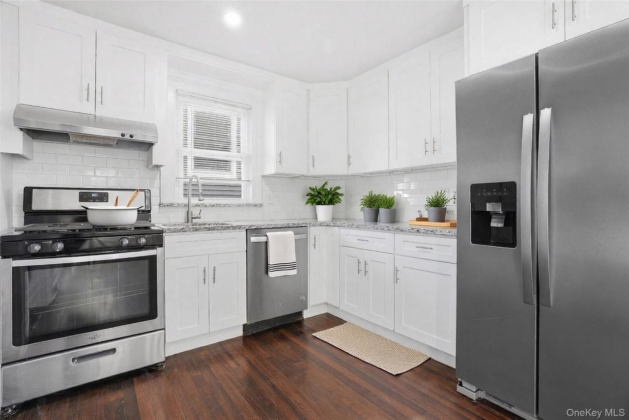 76 N Kensico Ave - Photo 4 of 18