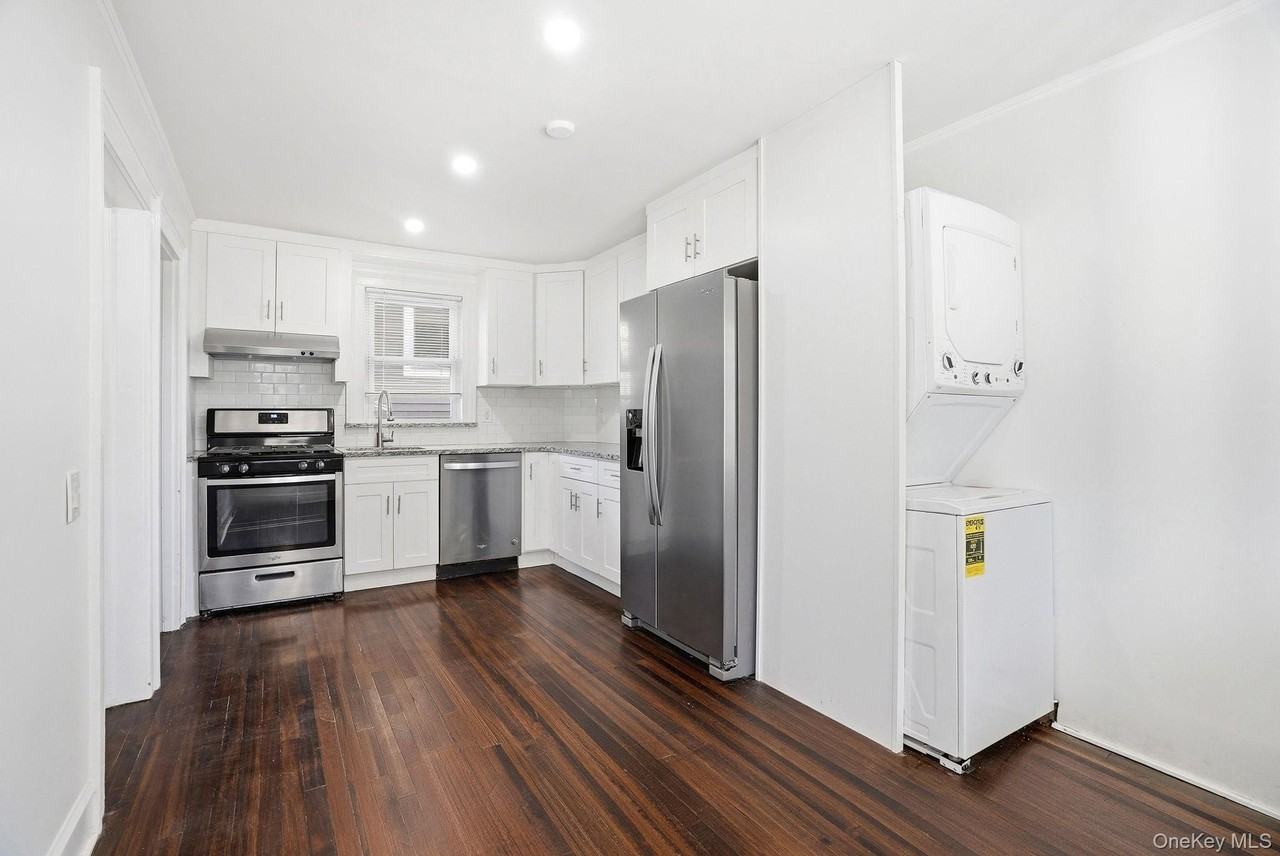 76 N Kensico Ave - Photo 5 of 18