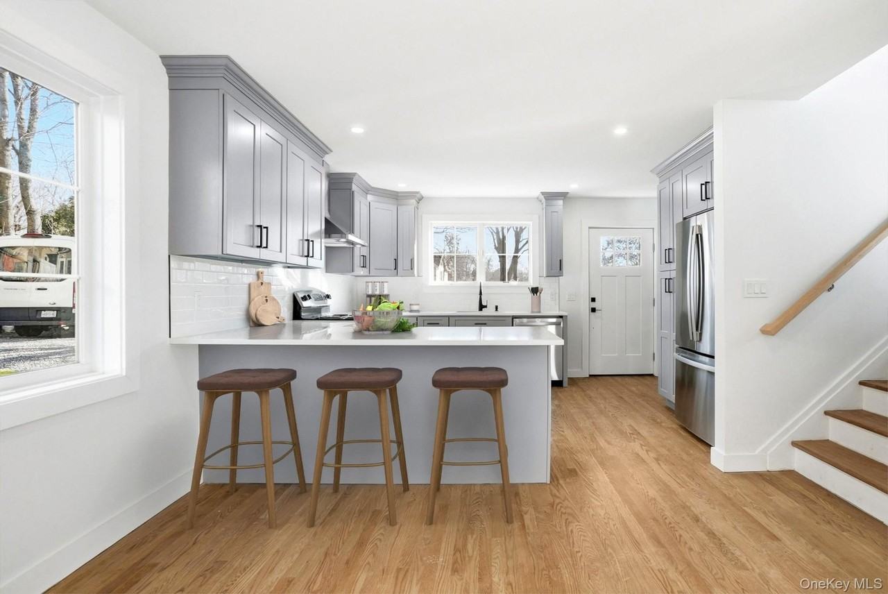 78 N Kensico Ave - Photo 2 of 27