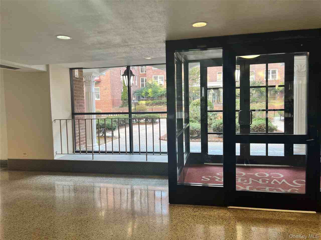 10538 63rd Dr Apt 5k - Photo 3 of 9