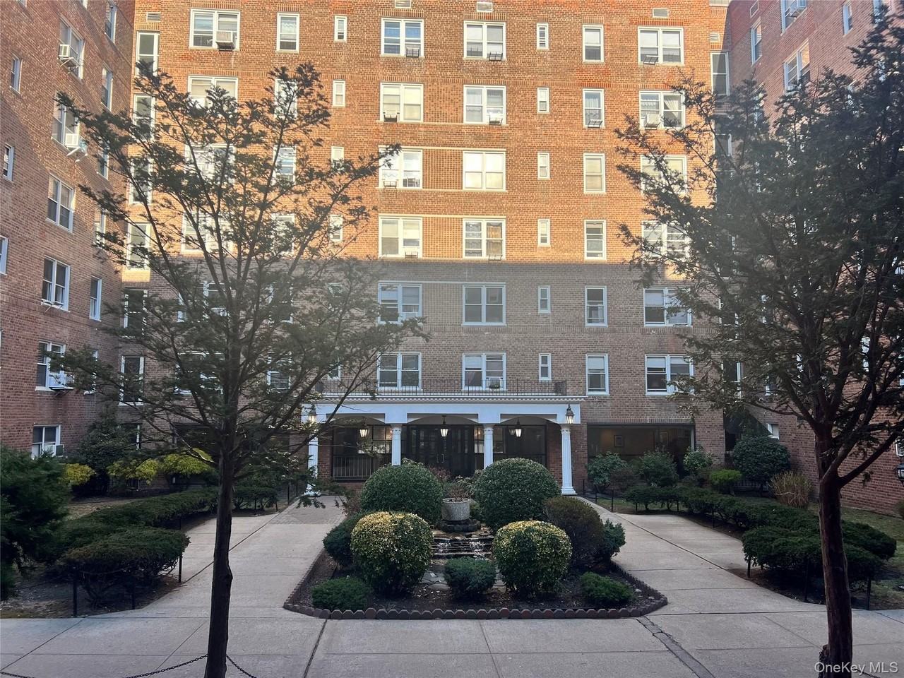 10538 63rd Dr Apt 5k - Photo 5 of 9