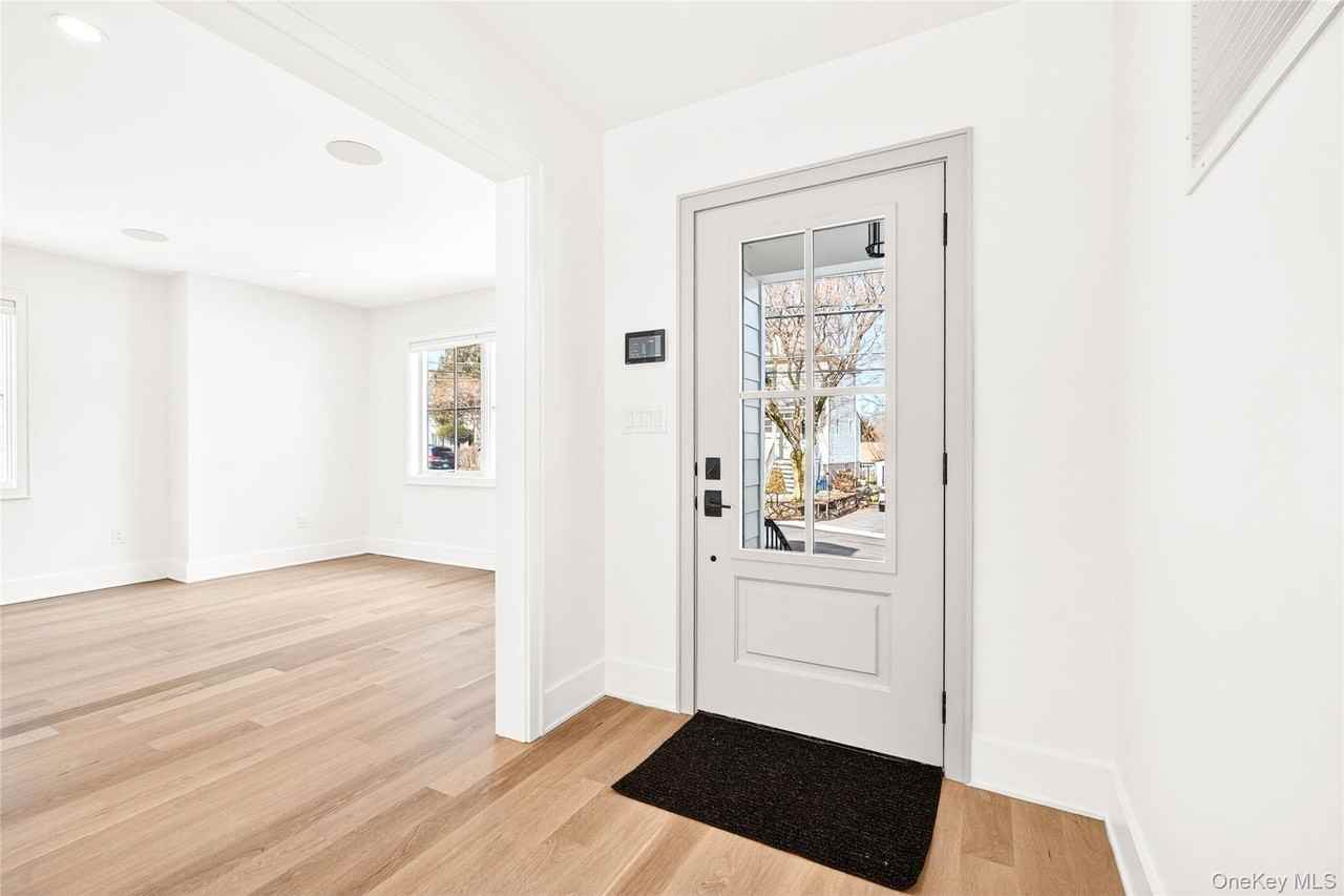 306 Hunter St - Photo 4 of 48