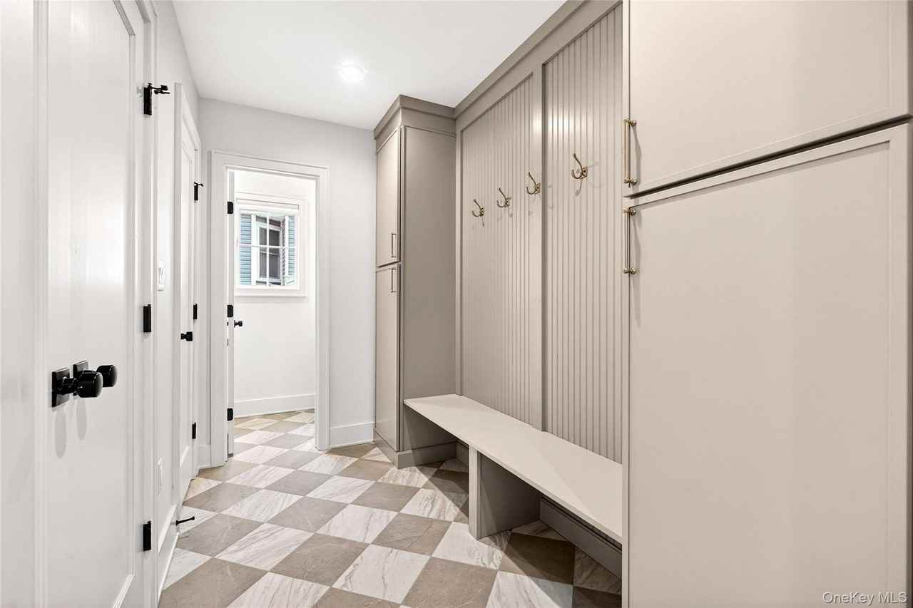 306 Hunter St - Photo 7 of 48