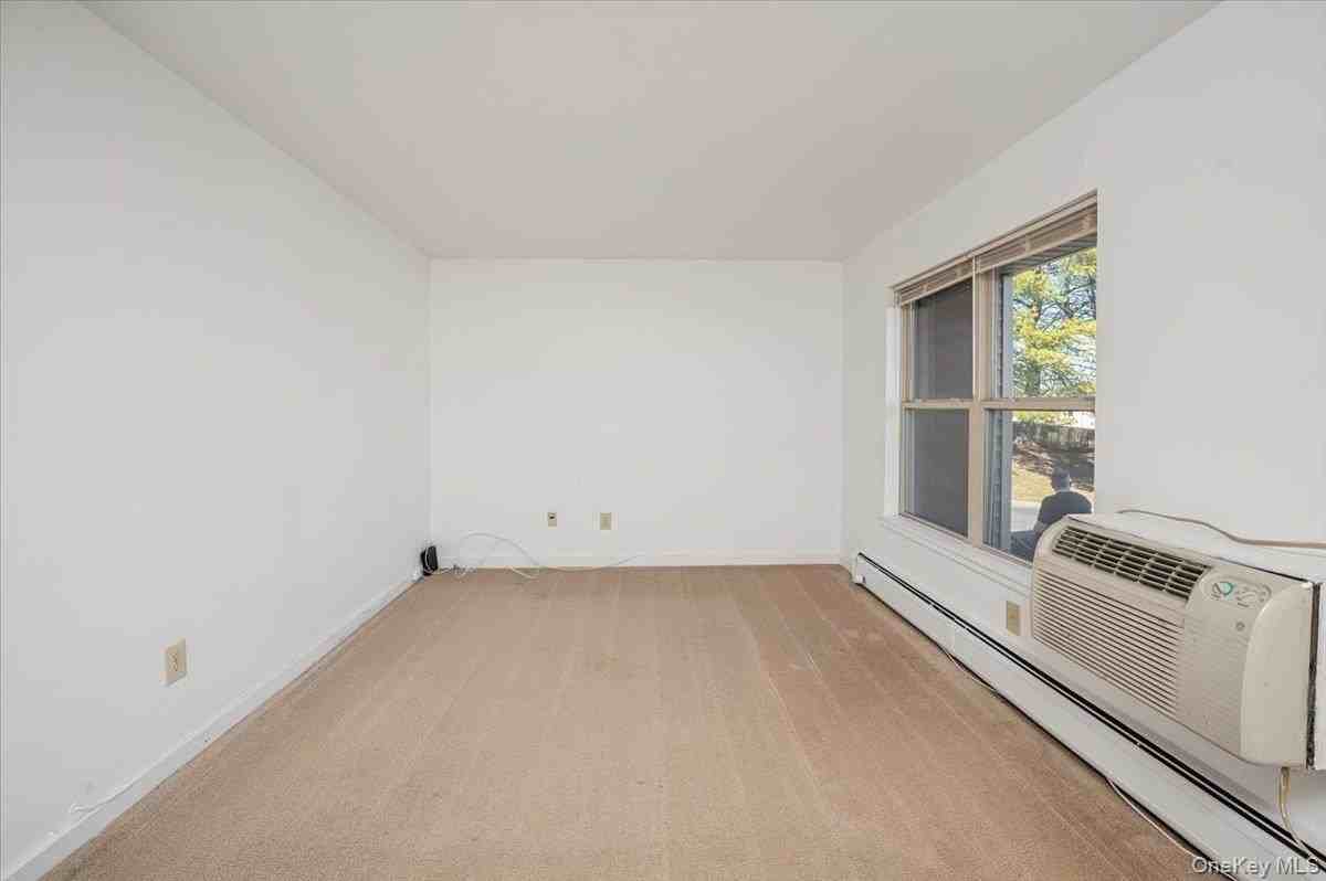 501 Maplewood Gdns - Photo 4 of 19