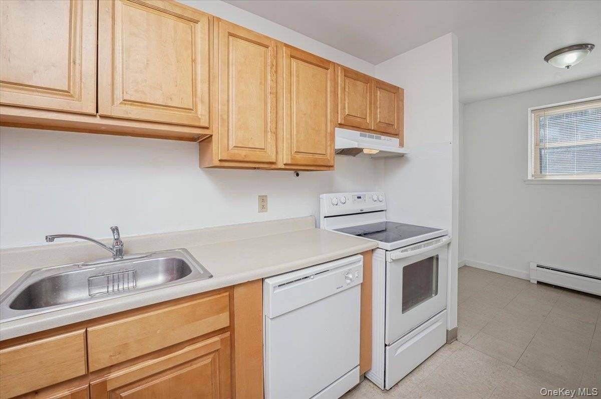 501 Maplewood Gdns - Photo 7 of 19