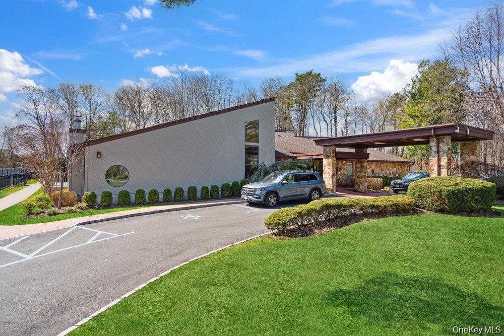 124 Foxwood Dr - Photo 3 of 17