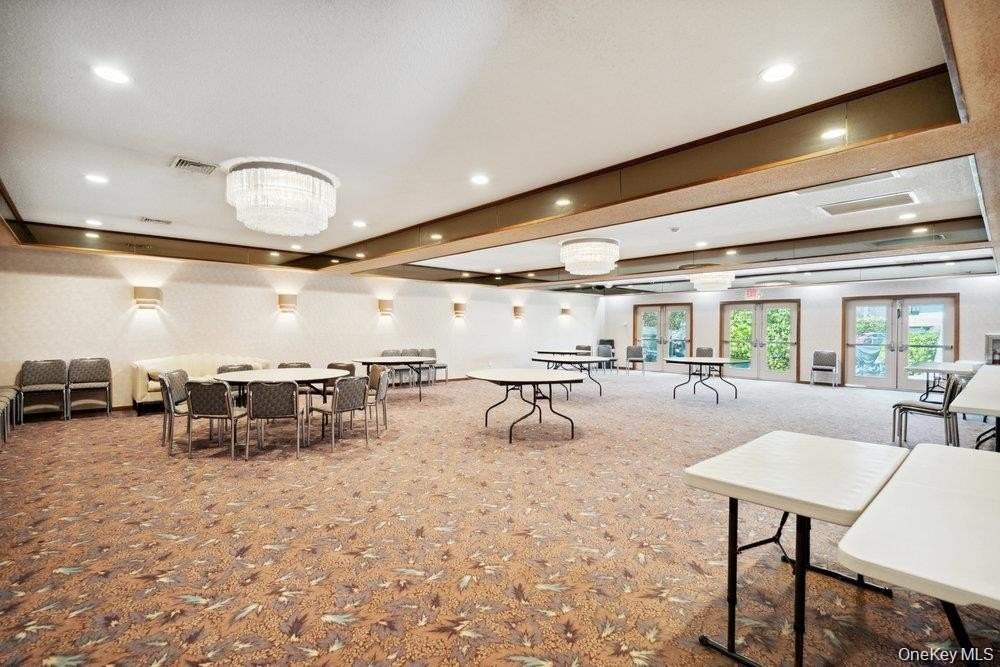 124 Foxwood Dr - Photo 6 of 17