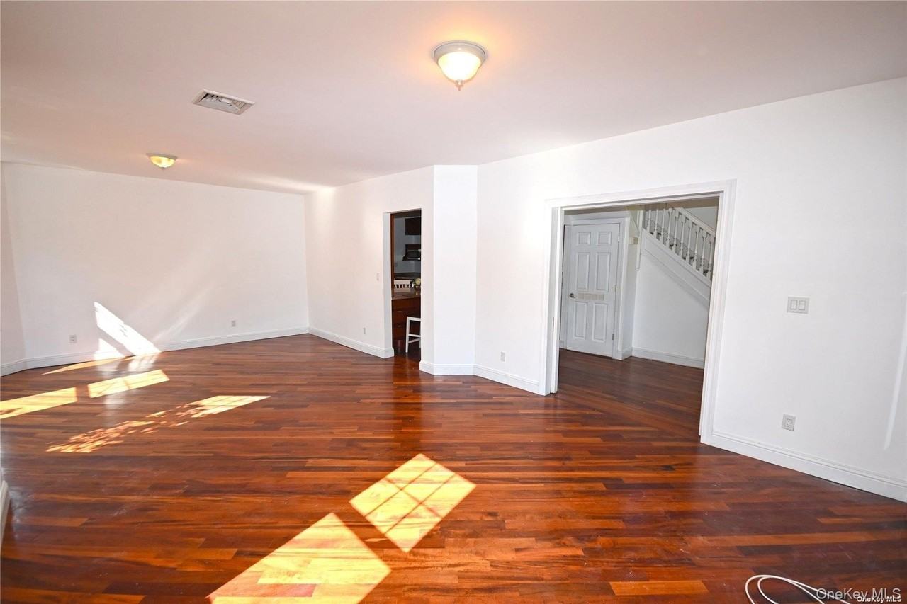 21 Arrandale Ave - Photo 3 of 27