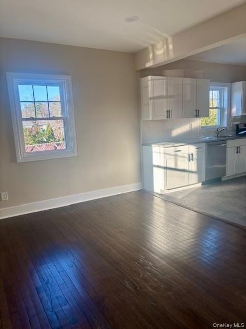 1026 Glen Cove Ave - Photo 6 of 18