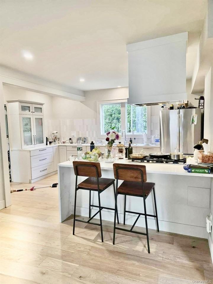 18 Webster Ave - Photo 2 of 7