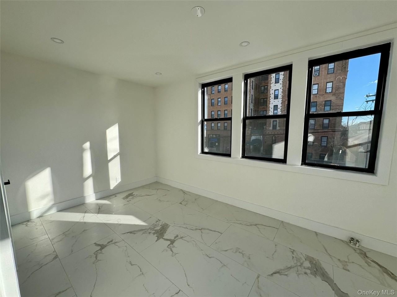 315 Riverside Blvd Apt 1 - Photo 5 of 9