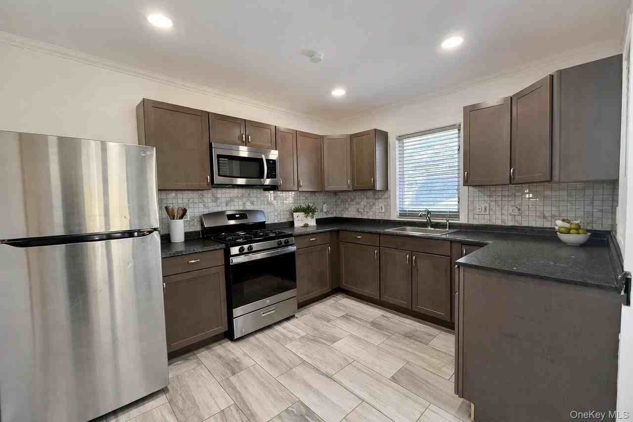 24 Bennett St Unit 24 - Photo 5 of 10