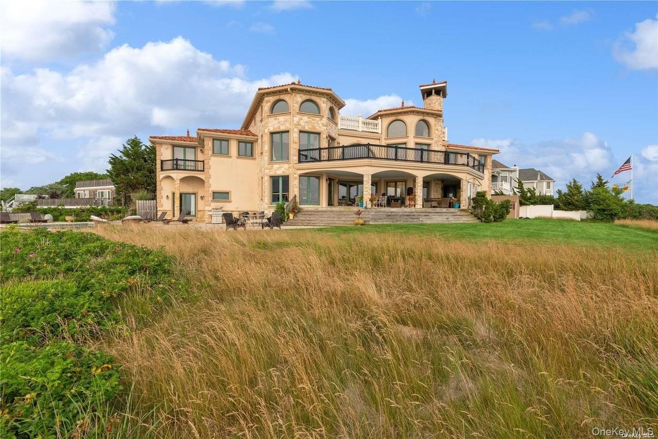 13 Seatuck Ln - Photo 3 of 32