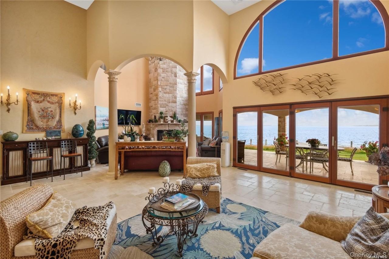 13 Seatuck Ln - Photo 4 of 32