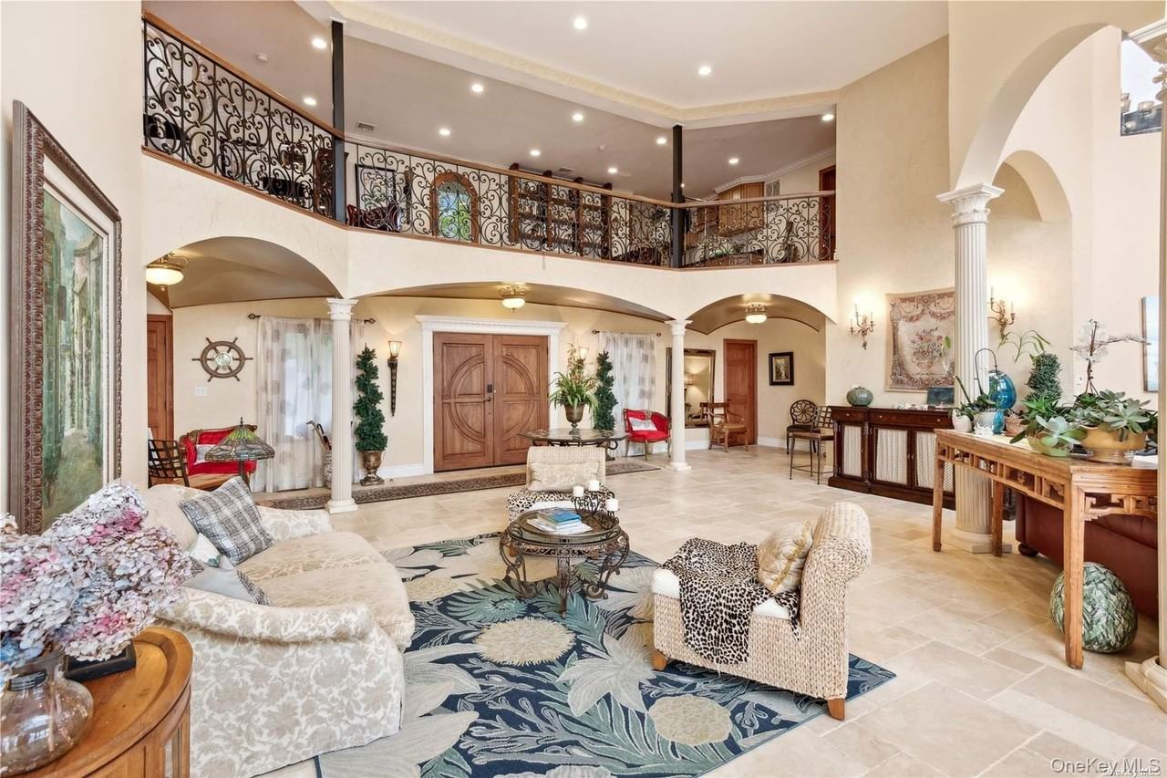 13 Seatuck Ln - Photo 5 of 32