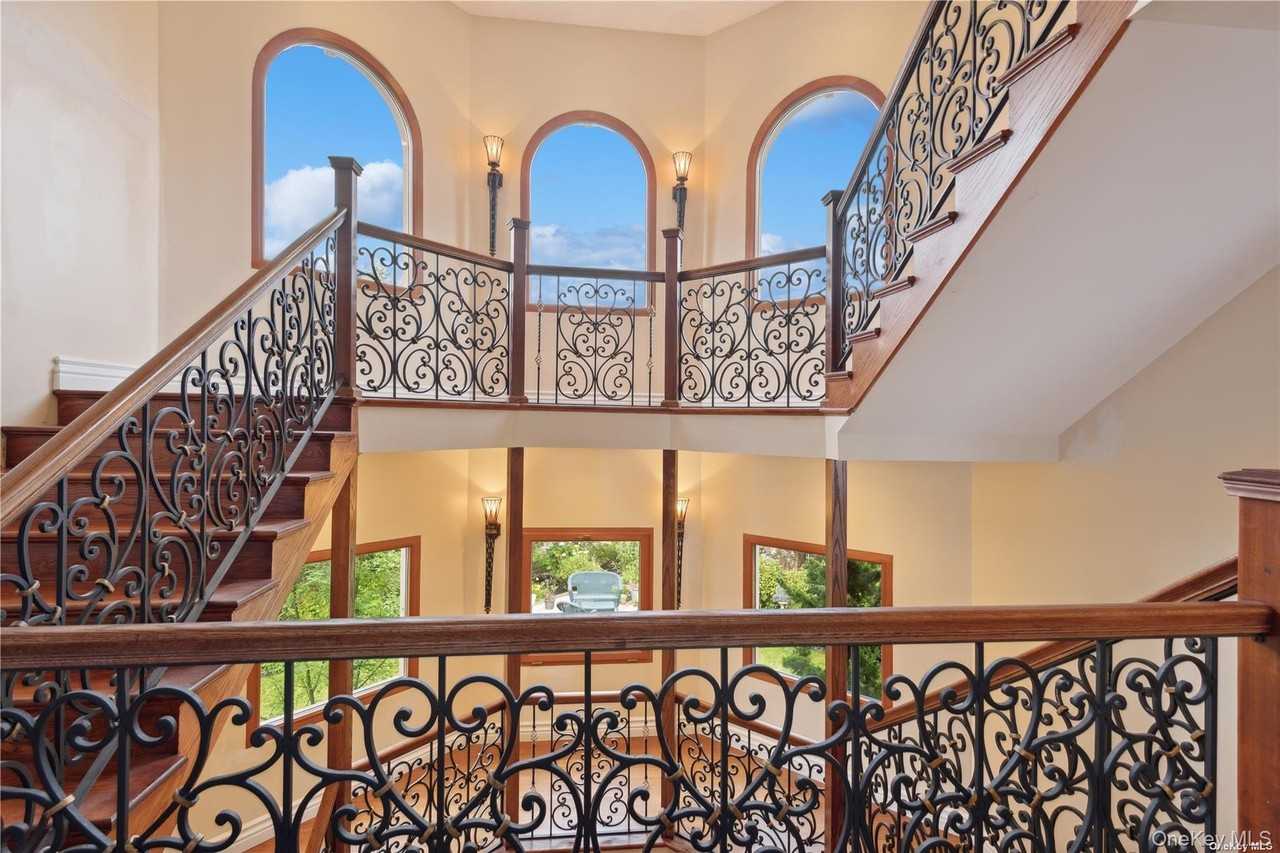 13 Seatuck Ln - Photo 6 of 32