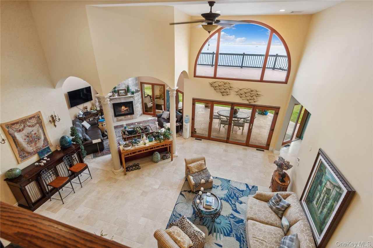 13 Seatuck Ln - Photo 7 of 32