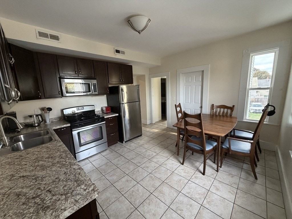 11 Francis St Apt 2 - Photo 2 of 12