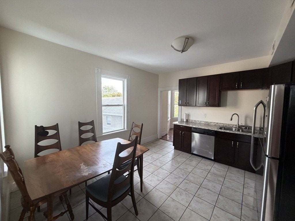 11 Francis St Apt 2 - Photo 3 of 12