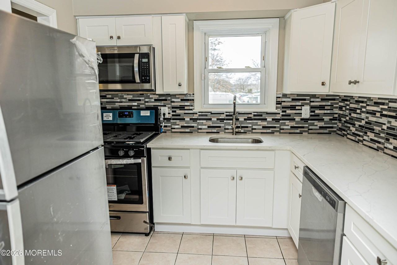 18 Windsor Ter Unit 18 - Photo 4 of 37