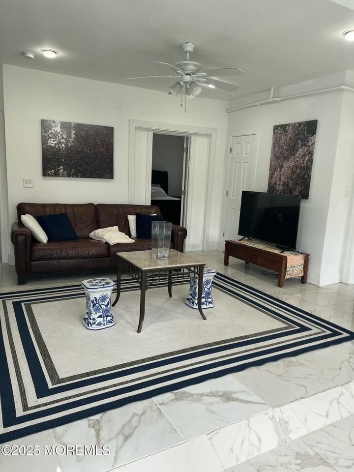 235 S Lincoln Ave - Photo 2 of 11