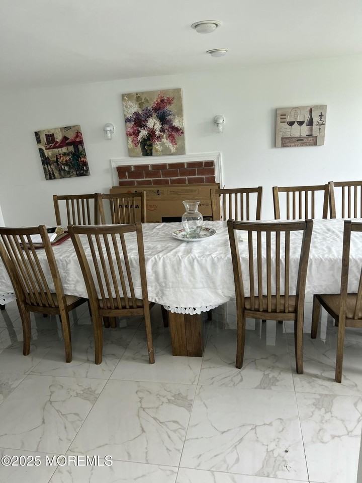 235 S Lincoln Ave - Photo 3 of 11