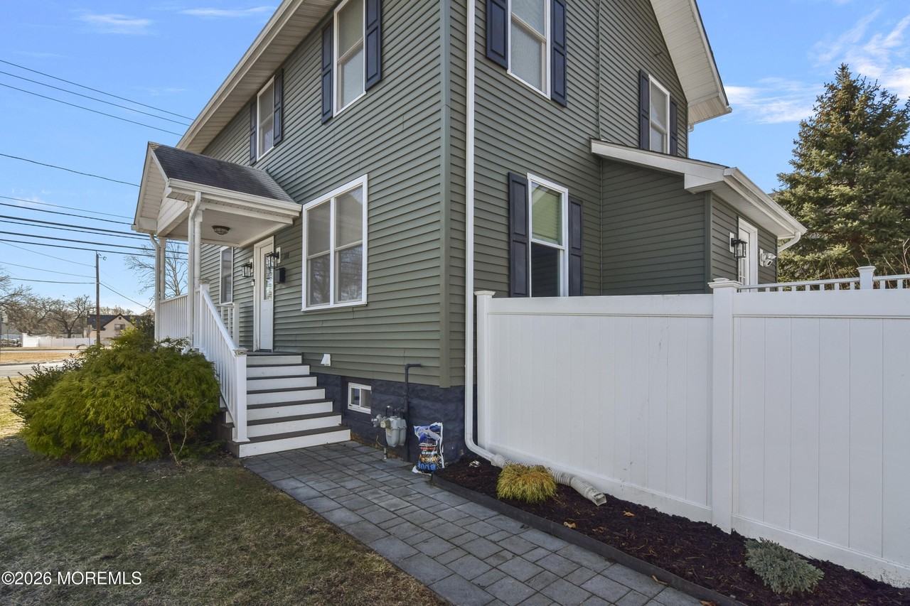 108 Morris Ave - Photo 3 of 29