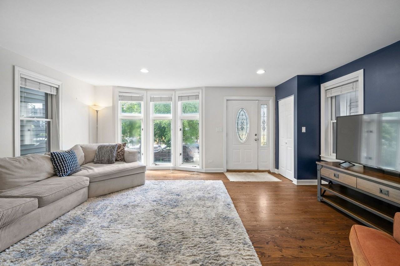 2054 W Race Ave Apt 1 - Photo 2 of 15