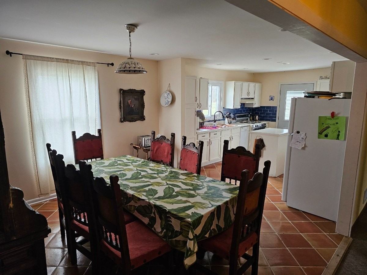 724 Petite Lake Rd - Photo 2 of 11