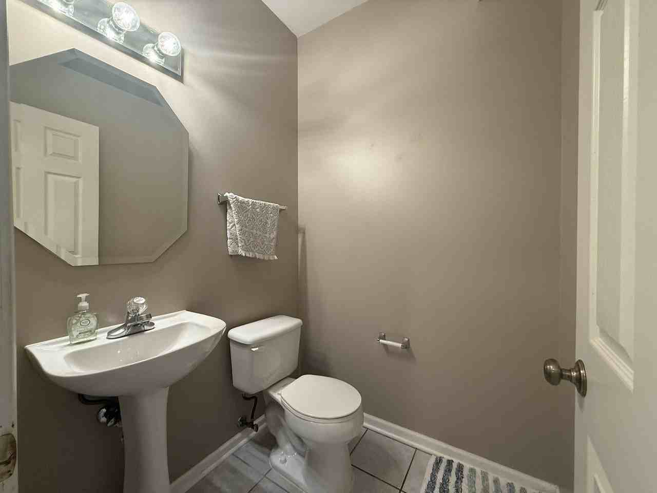 2914 Rutland Cir - Photo 4 of 19