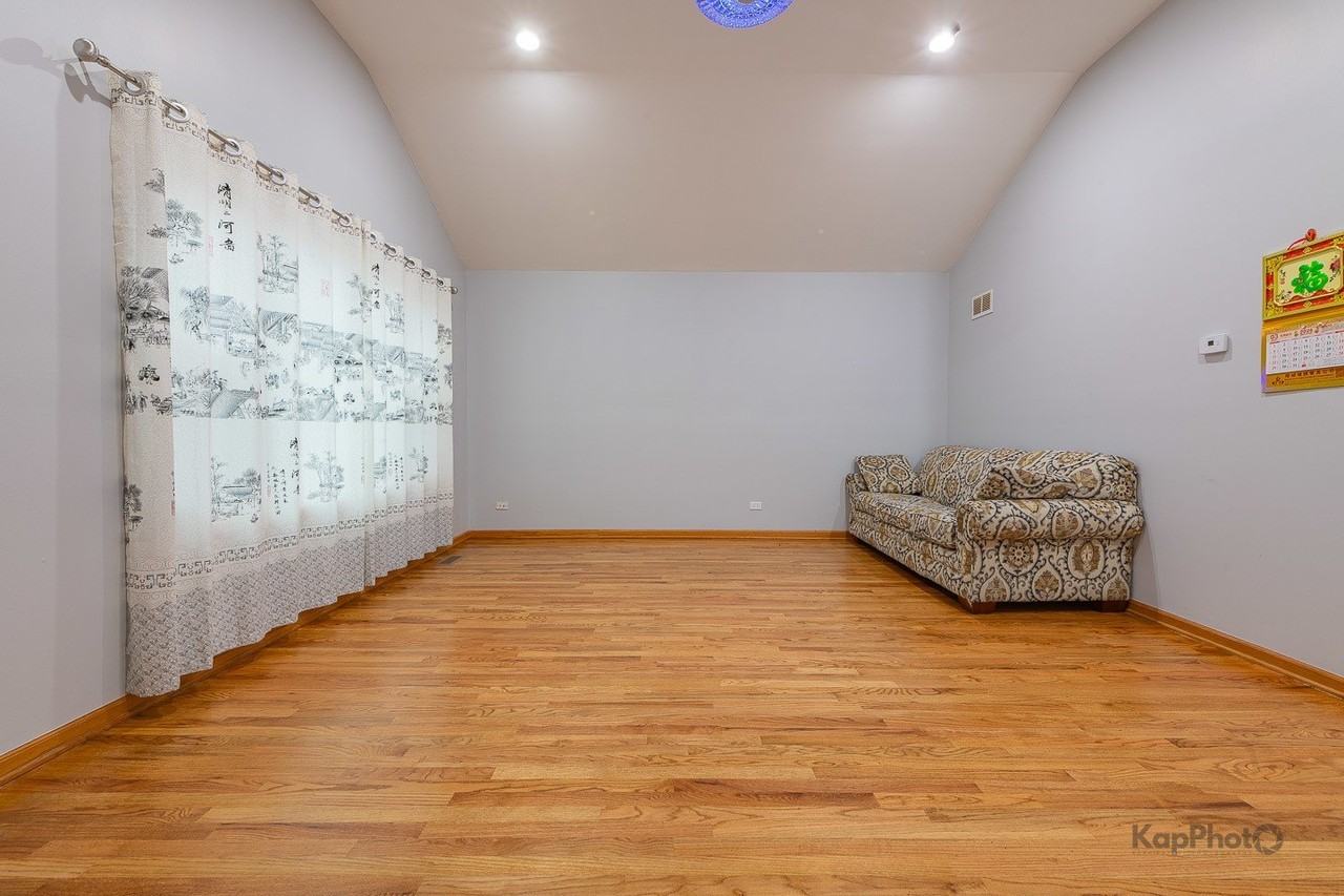 3548 S Artesian Ave - Photo 6 of 28