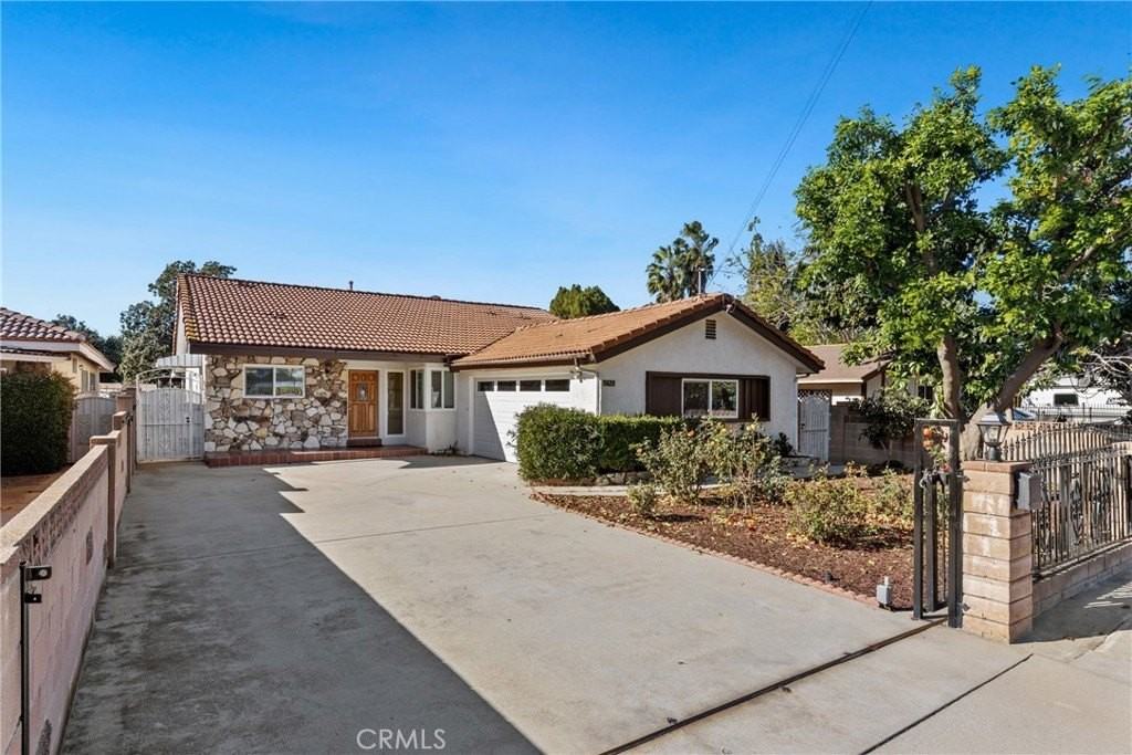 7425 Garden Grove Ave - Photo 4 of 12