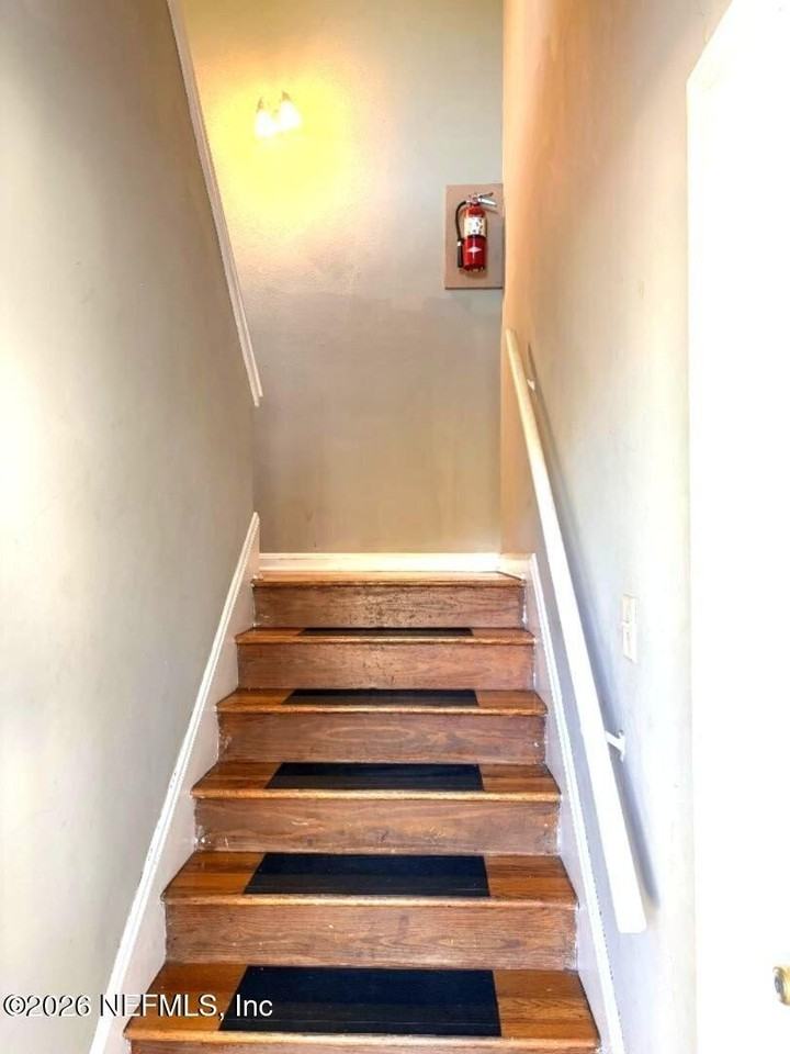 2842 Sydney St - Photo 4 of 12