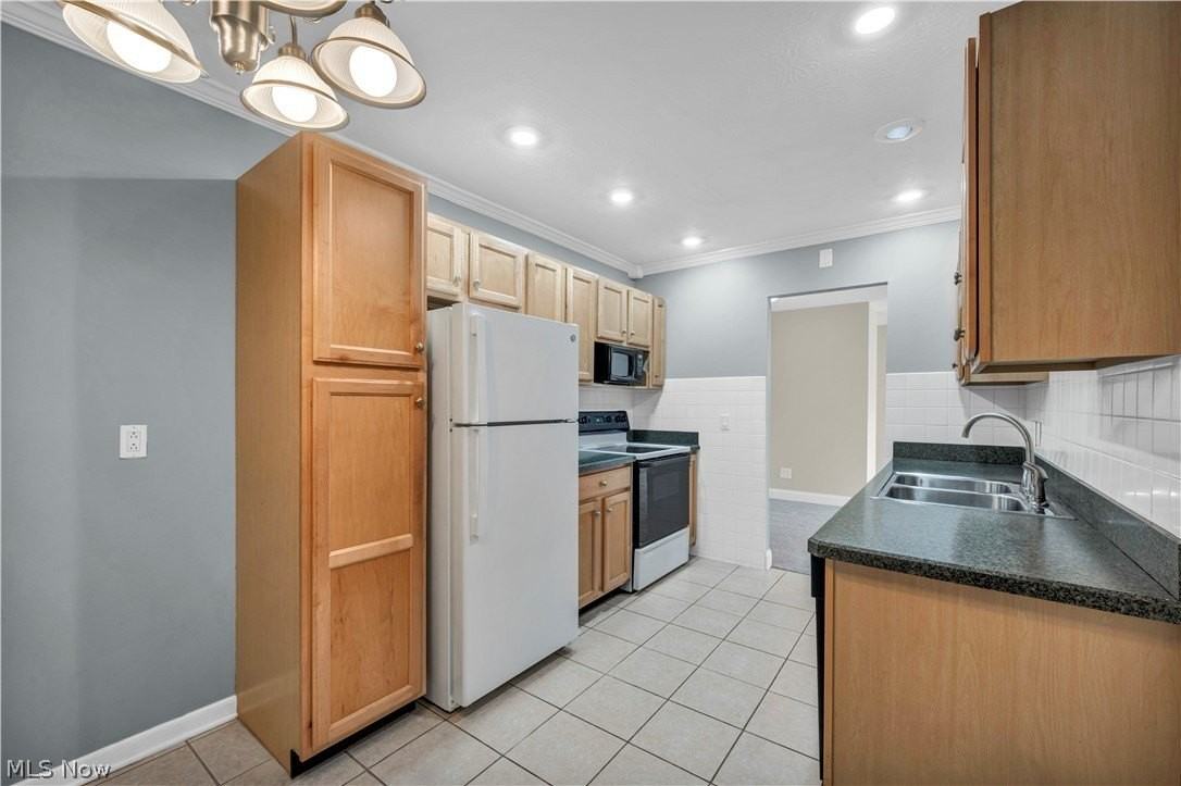 20333 Detroit Rd - Photo 4 of 12