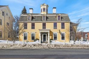 featured image of 7 Islington St #R1