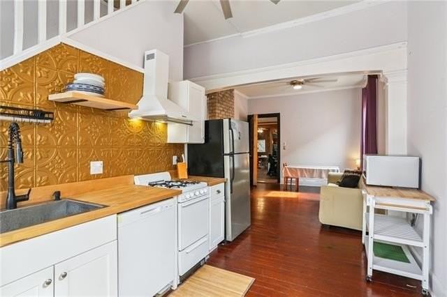 3145 Dauphine St - Photo 3 of 8