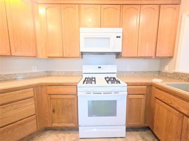 4524 S Quaker Ave - Photo 7 of 20