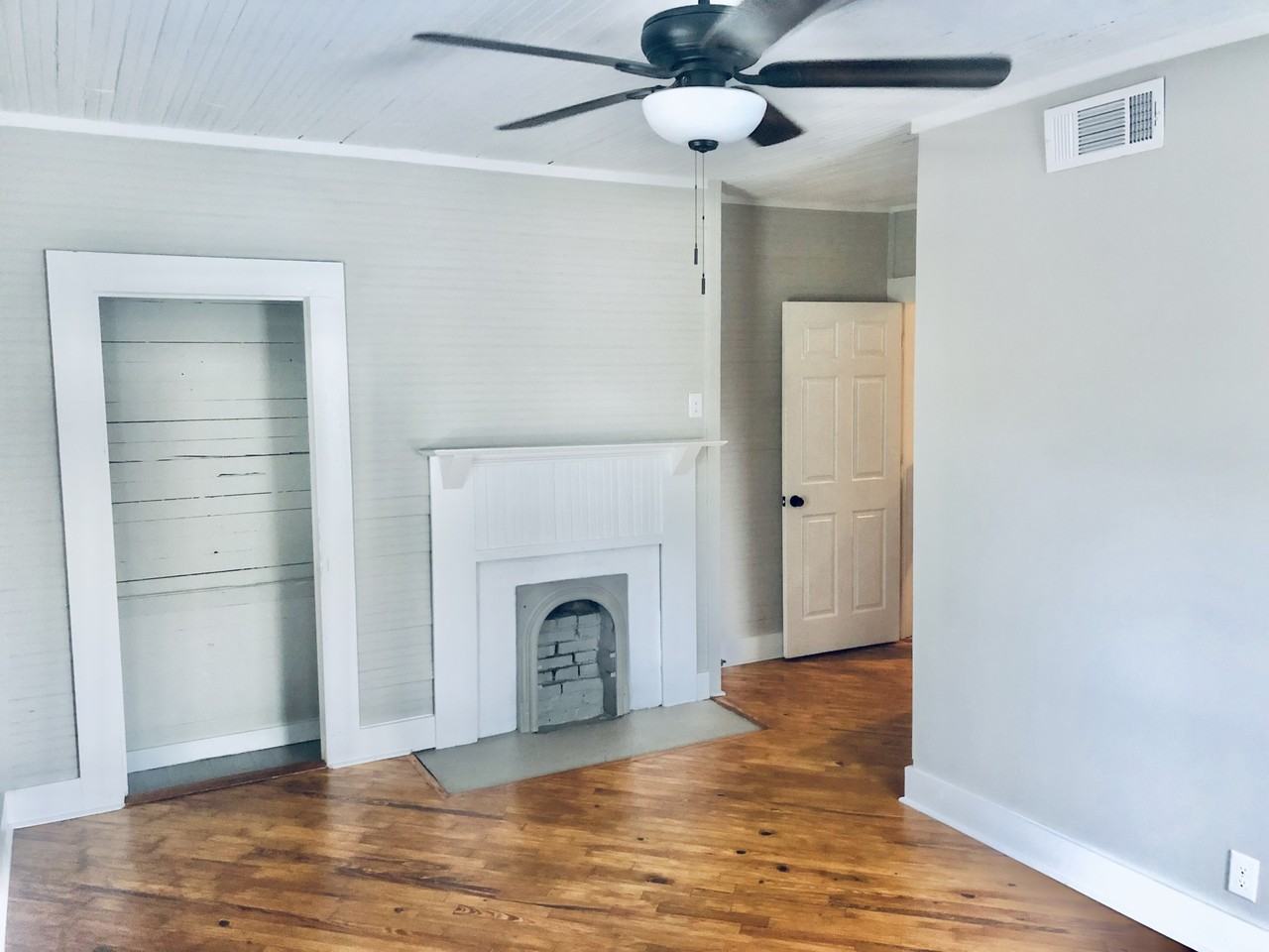 702 Radford St #B - Photo 2 of 6