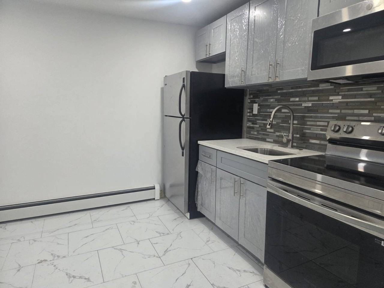 Ludlam Pl - Photo 2 of 6