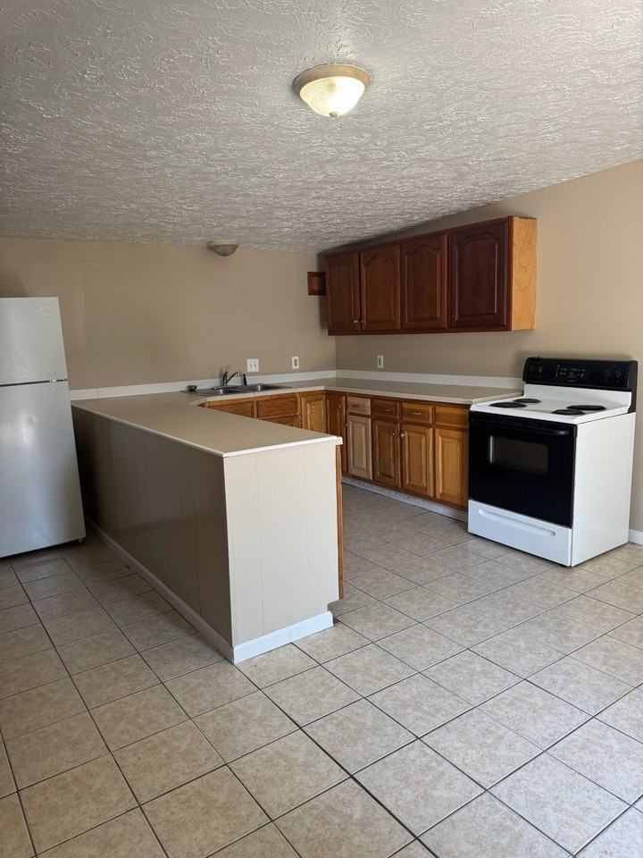 837 11th St #B - Photo 7 of 7