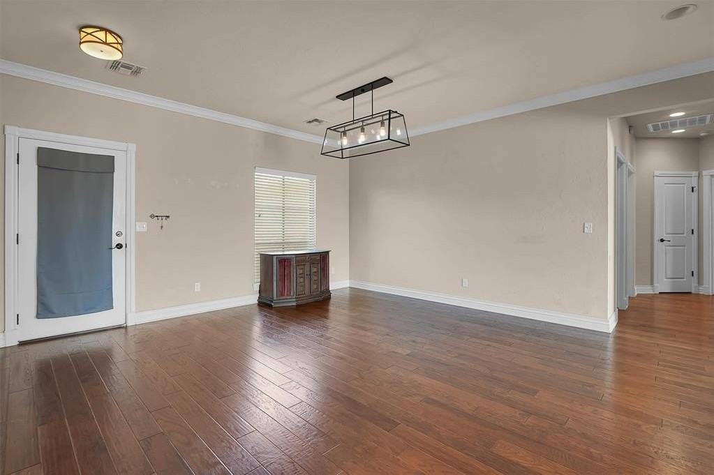 3212 Wendy Ln - Photo 7 of 36