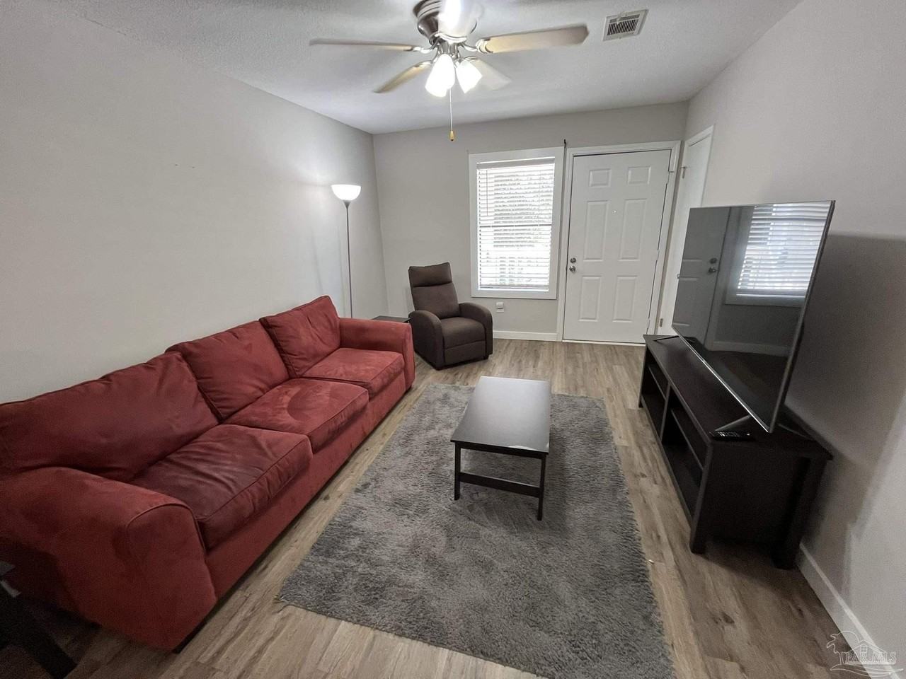 1271 Redwood Ln Apt E - Photo 2 of 22