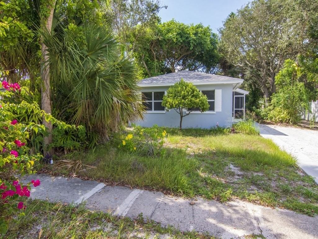 856 Dahlia Ln Unit B - Photo 3 of 36