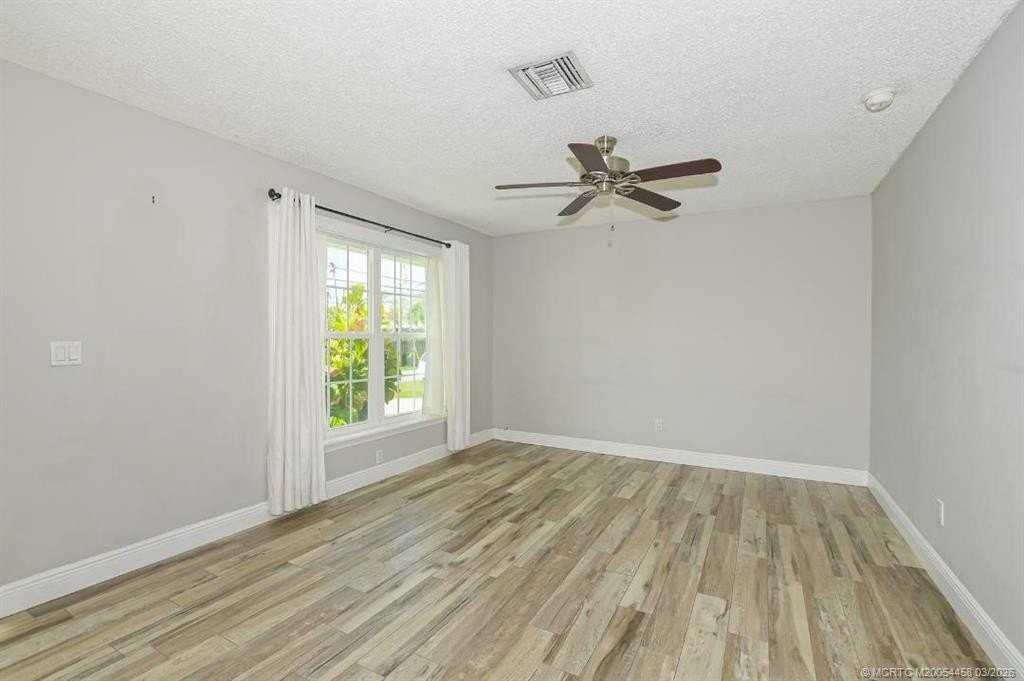 1365 Sw Gastador Ave - Photo 6 of 32