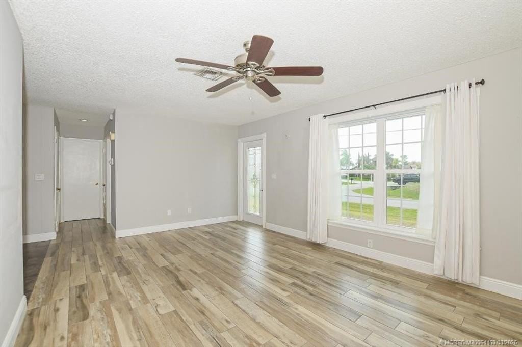 1365 Sw Gastador Ave - Photo 7 of 32